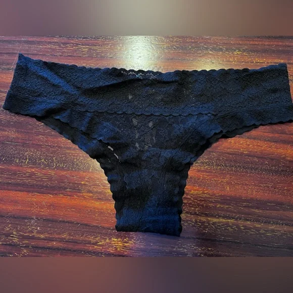 Victoria's Secret NWOT Lacey Cheeky panties, sz M - Picture 1 of 5